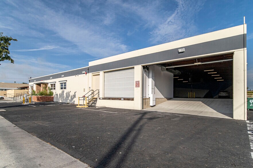 More Photos Of 1322-1326 Obispo Ave, Long Beach Warehouse For Lease