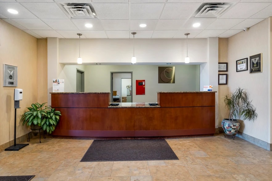 More Photos Of 110 Commerce Park Dr, Watertown Hotel For Sale
