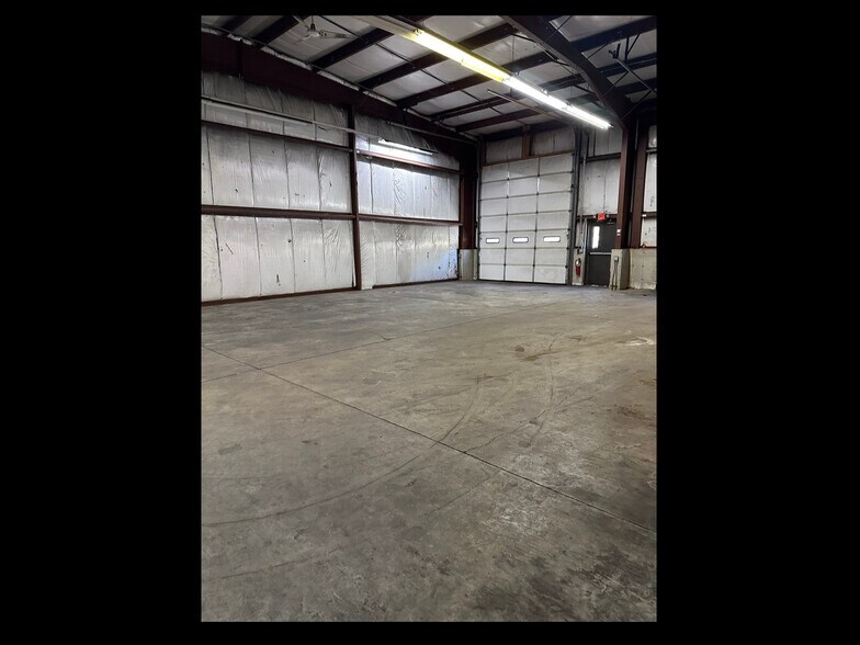 More Photos Of 835 C-D Hartford Tpke, Shrewsbury Flex For Lease