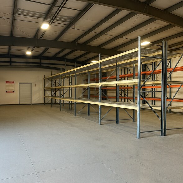 More Photos Of 429 Lake Rd, Killingly Warehouse For Lease