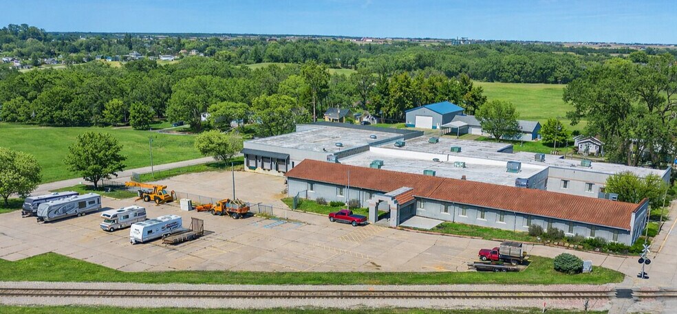 Primary Photo Of 1017 E 7th St N, Newton Office For Sale