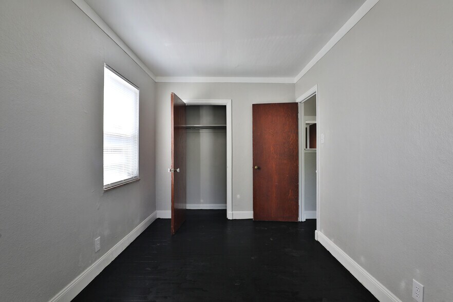 More Photos Of 4760-4764 N High St, Columbus Storefront Retail Residential For Sale