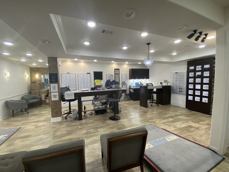 More Photos Of 2401 N 16th St, Orange Land For Sale