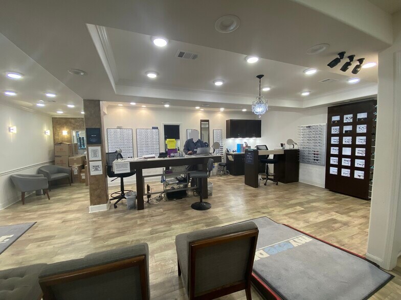 More Photos Of 2401 N 16th St, Orange Land For Sale