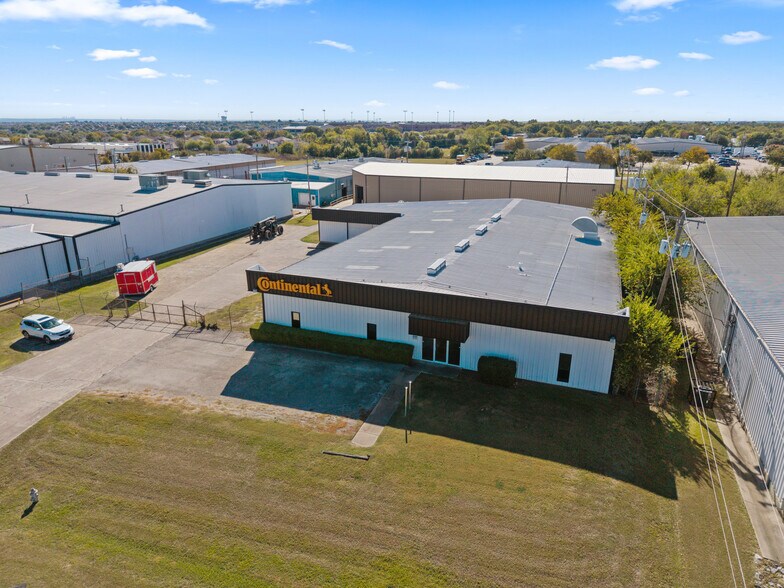 More Photos Of 1200 N Commercial Blvd, Arlington Warehouse For Lease