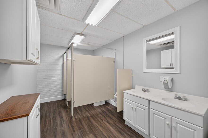 More Photos Of 514 Dabney Rd, Henderson Office For Lease