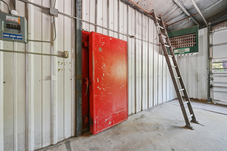 More Photos Of 3433 Sharon Rd, West Middlesex Warehouse For Sale