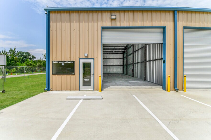 More Photos Of 31588 Industrial Park Dr, Pinehurst Flex For Lease