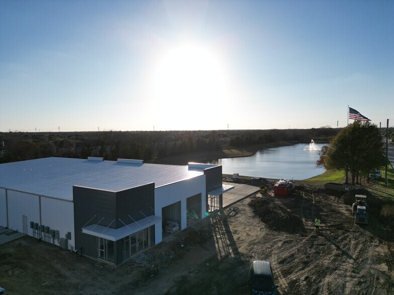 More Photos Of 18107 Longenbaugh, Cypress Showroom For Lease