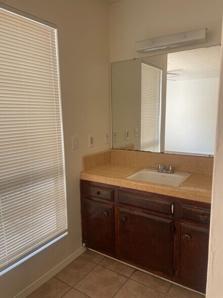 More Photos Of 2420 Eric Way, Bakersfield Multifamily For Sale