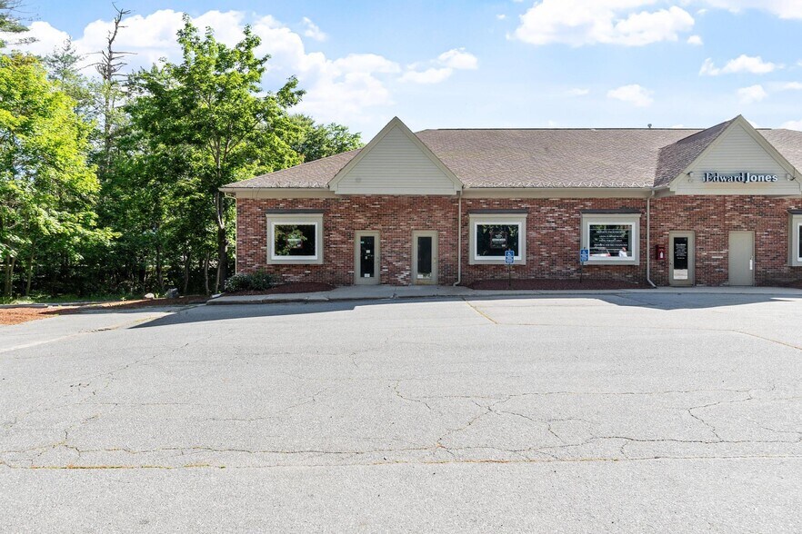 More Photos Of 225 Groton Rd, Westford Storefront Retail Office For Lease
