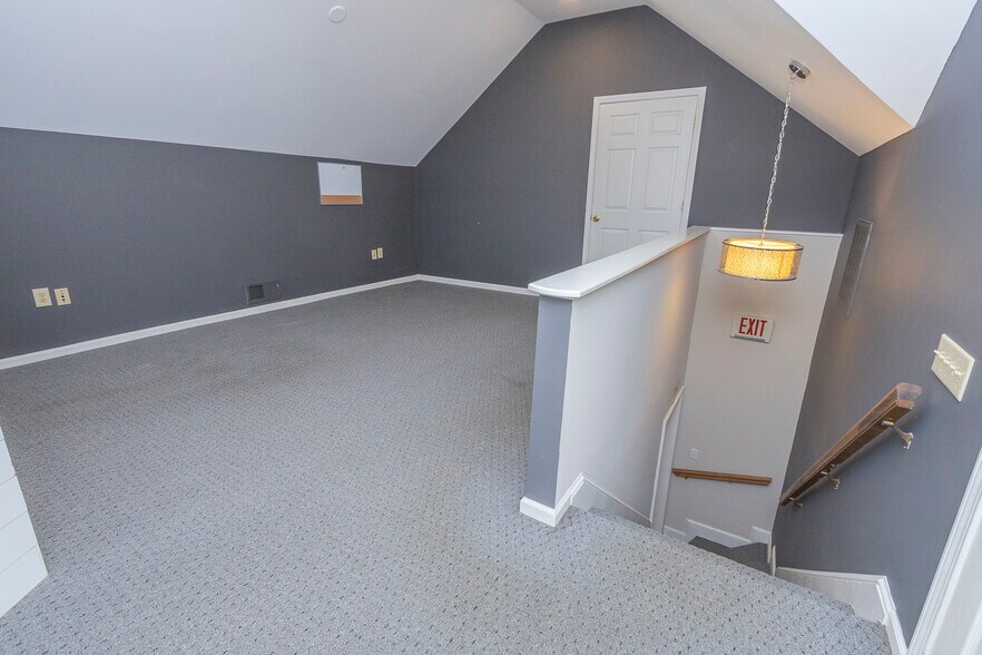 More Photos Of 2006 N Main St, Anderson Office For Sale