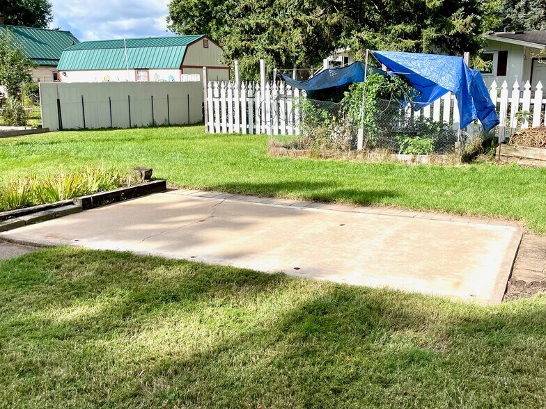 More Photos Of 2003 Broadway St S, Menomonie Storefront Retail Residential For Sale