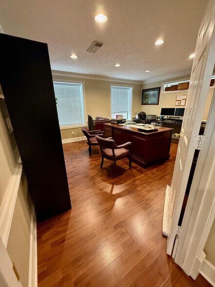 More Photos Of 2204 Sunpark Dr, Conroe Office For Lease