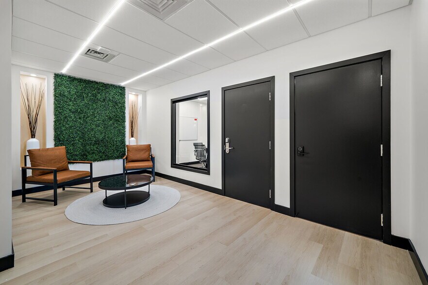 More Photos Of 3131 Boul de la Concorde E, Laval Coworking Space