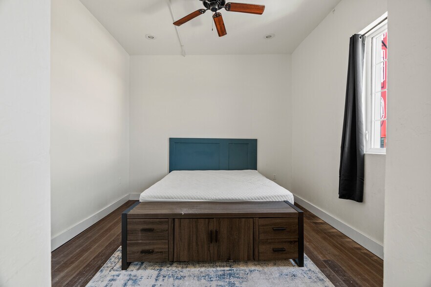 More Photos Of 606 Frisco Ave, Clinton Storefront Retail Office For Sale