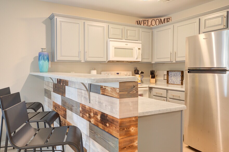 More Photos Of 740 E Mather St, New Braunfels Apartments For Sale