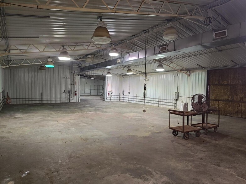 More Photos Of 506 N Conecuh St, Greenville Warehouse For Lease