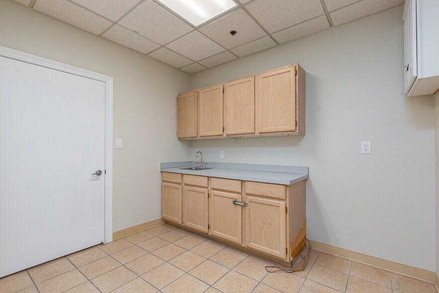 More Photos Of 2881 S Valley View Blvd, Las Vegas Office Residential For Lease
