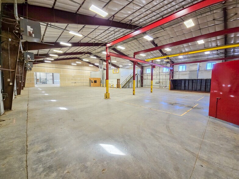 More Photos Of 5066 Owan Industrial Park Dr, Williston Warehouse For Lease