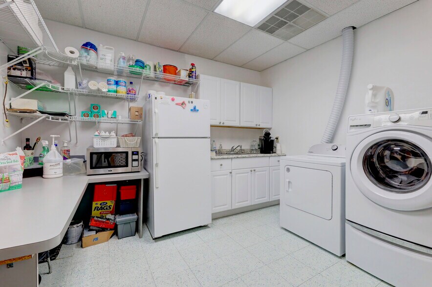 More Photos Of 342 Hamburg Tpke, Wayne Medical For Sale