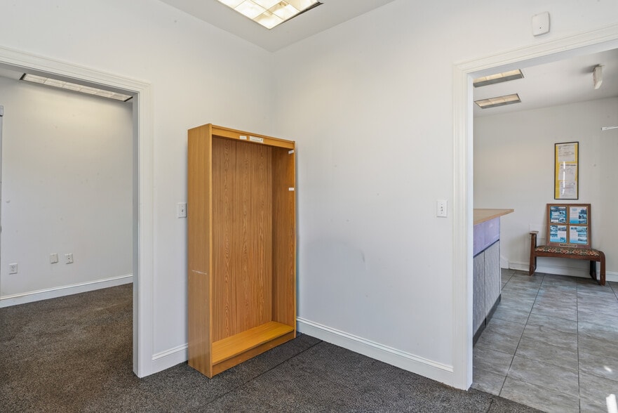 More Photos Of 1512 Marion Barry Ave SE, Washington Office For Sale