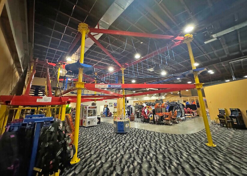 More Photos Of 43335 Michigan Ave, Canton Freestanding For Sale