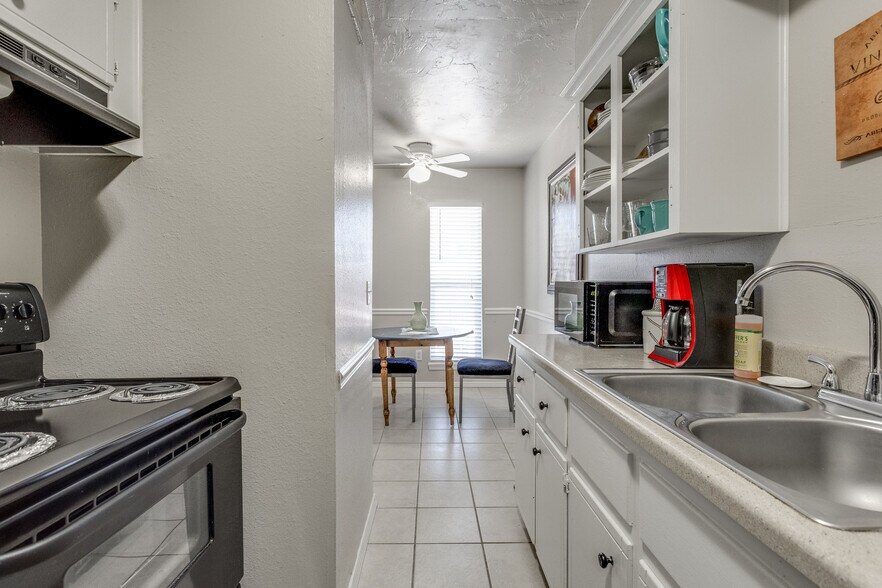 More Photos Of NW 10th St & N Classen Blvd, Oklahoma City Apartments For Sale