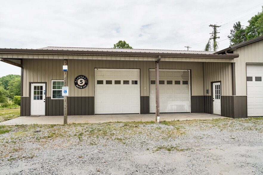 More Photos Of 2648 Rainbow Lake Rd, Inman Flex For Sale