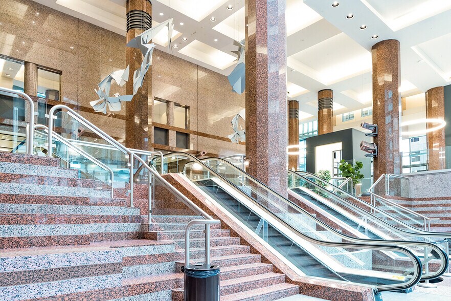 More Photos Of 1800 Av McGill College, Montréal Office For Lease