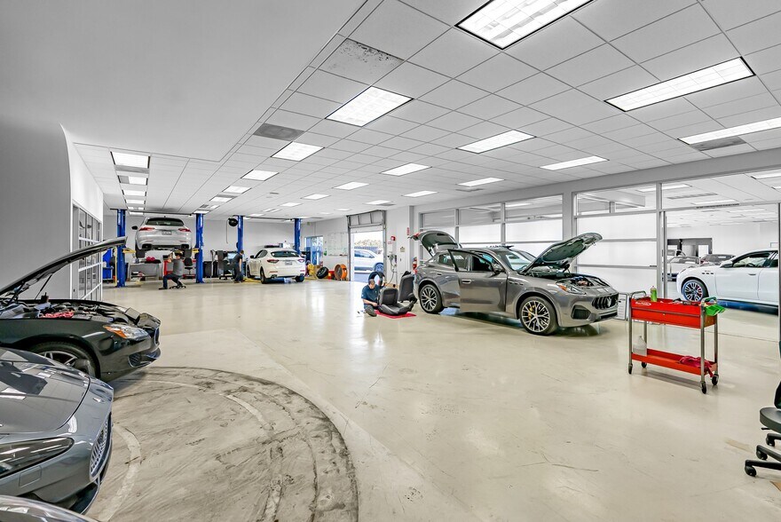More Photos Of 4040 Campus Dr, Newport Beach Auto Dealership For Sale