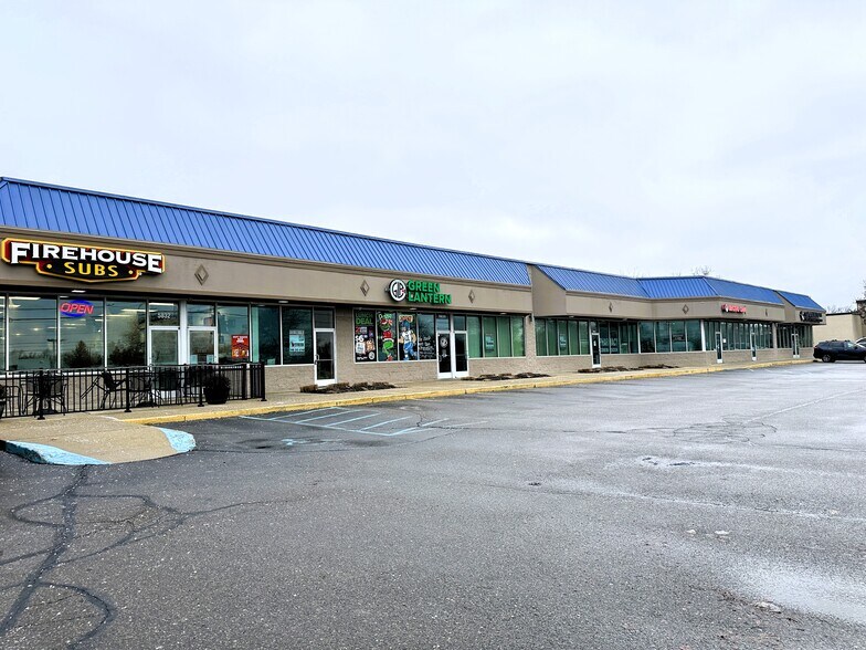 More Photos Of 5790-5832 Highland Rd, Waterford Storefront Retail Office For Lease