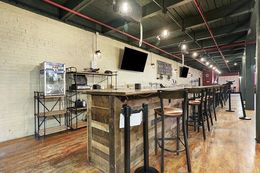 More Photos Of 35 S Main St, Batesville Warehouse For Sale