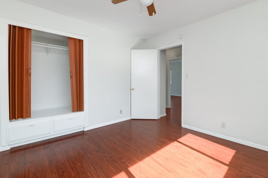 More Photos Of 615-617 Truly Terrace, Vista Apartments For Sale