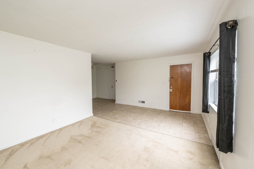 More Photos Of 349 Orchard Dr, Oakwood Apartments For Sale