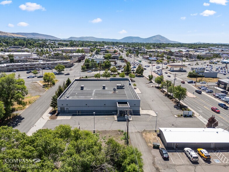 More Photos Of 2521 S 6th St, Klamath Falls General Retail For Sale