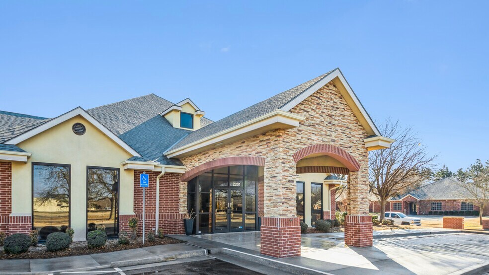 More Photos Of 2201 Mckown Dr, Norman Medical For Sale