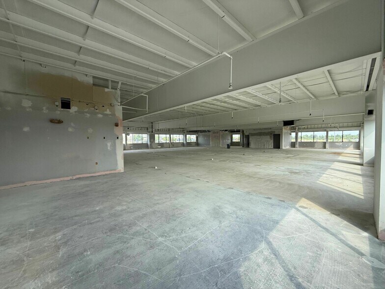 More Photos Of 2929 N Eastgate Ave, Springfield Office For Lease