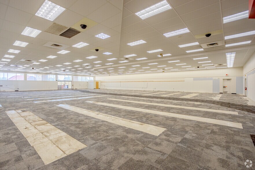 More Photos Of 700 W Main St, Norman Drugstore For Sale