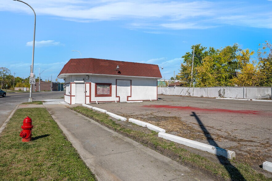 More Photos Of 8300 Livernois Ave, Detroit Storefront Retail Office For Sale