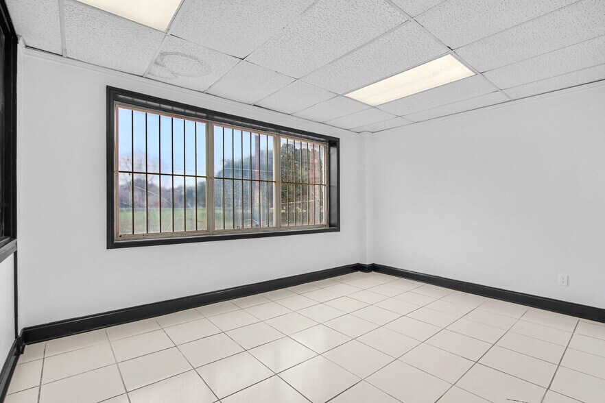 More Photos Of 6816 Larkwood Dr, Houston Industrial For Sale