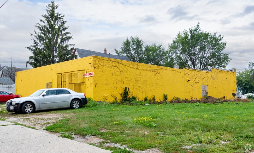 More Photos Of 2532-2538 W Fond Du Lac ave, Milwaukee Warehouse For Lease