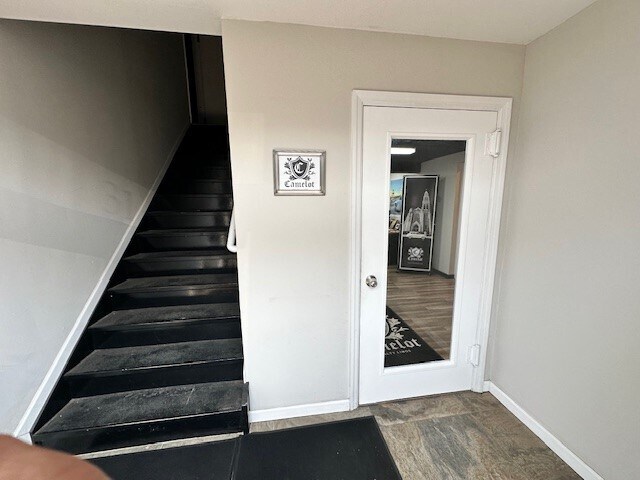 More Photos Of 31 Central Dr, Farmingdale Warehouse For Lease