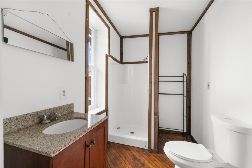 More Photos Of 102 S Richmond St, Fleetwood Warehouse For Sale