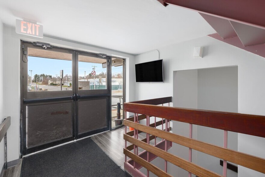 More Photos Of 250 Wampanoag Trl, Riverside Medical For Sale
