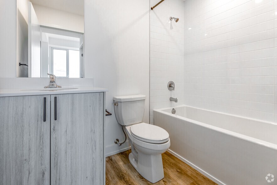 More Photos Of 2475 Old Bronte Rd, Oakville Apartments For Lease