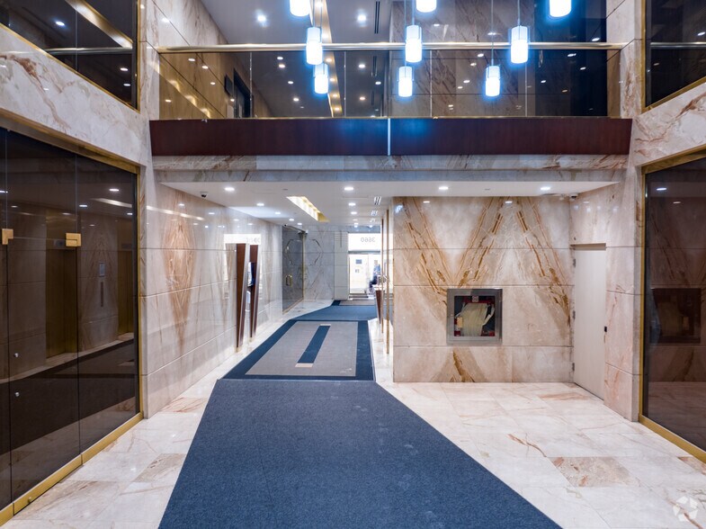 More Photos Of 3660 Hurontario St, Mississauga Office For Lease