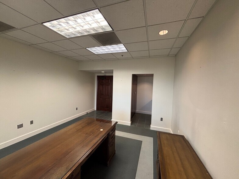 More Photos Of 21 SE 3rd St, Evansville Office For Lease