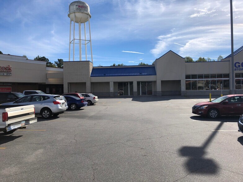 More Photos Of 1070 E Franklin St, Hartwell Unknown For Lease