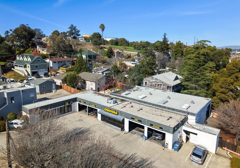 Primary Photo Of 2425 Pacheco Blvd, Martinez Auto Repair For Sale